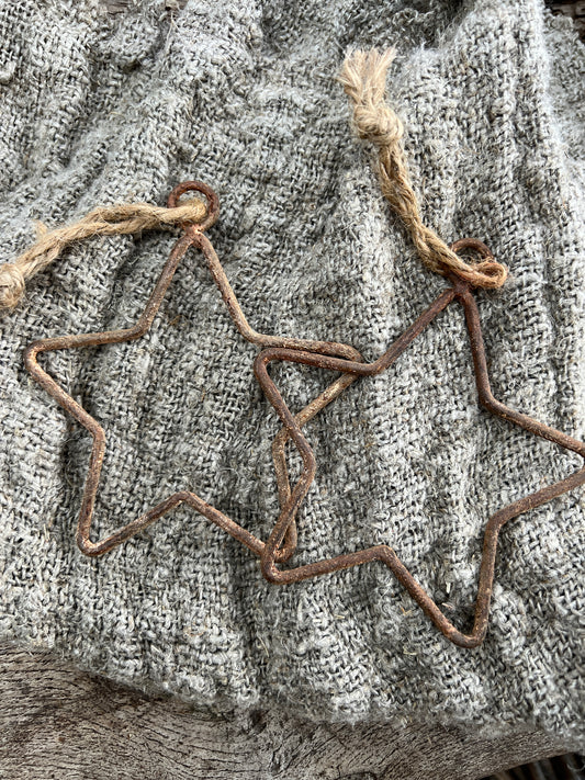 Wire star pendant rust