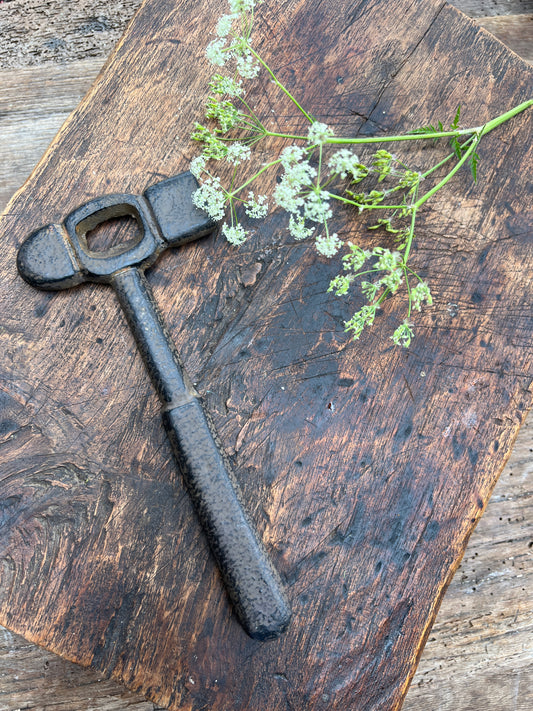 Opener Hammer of wrought iron
