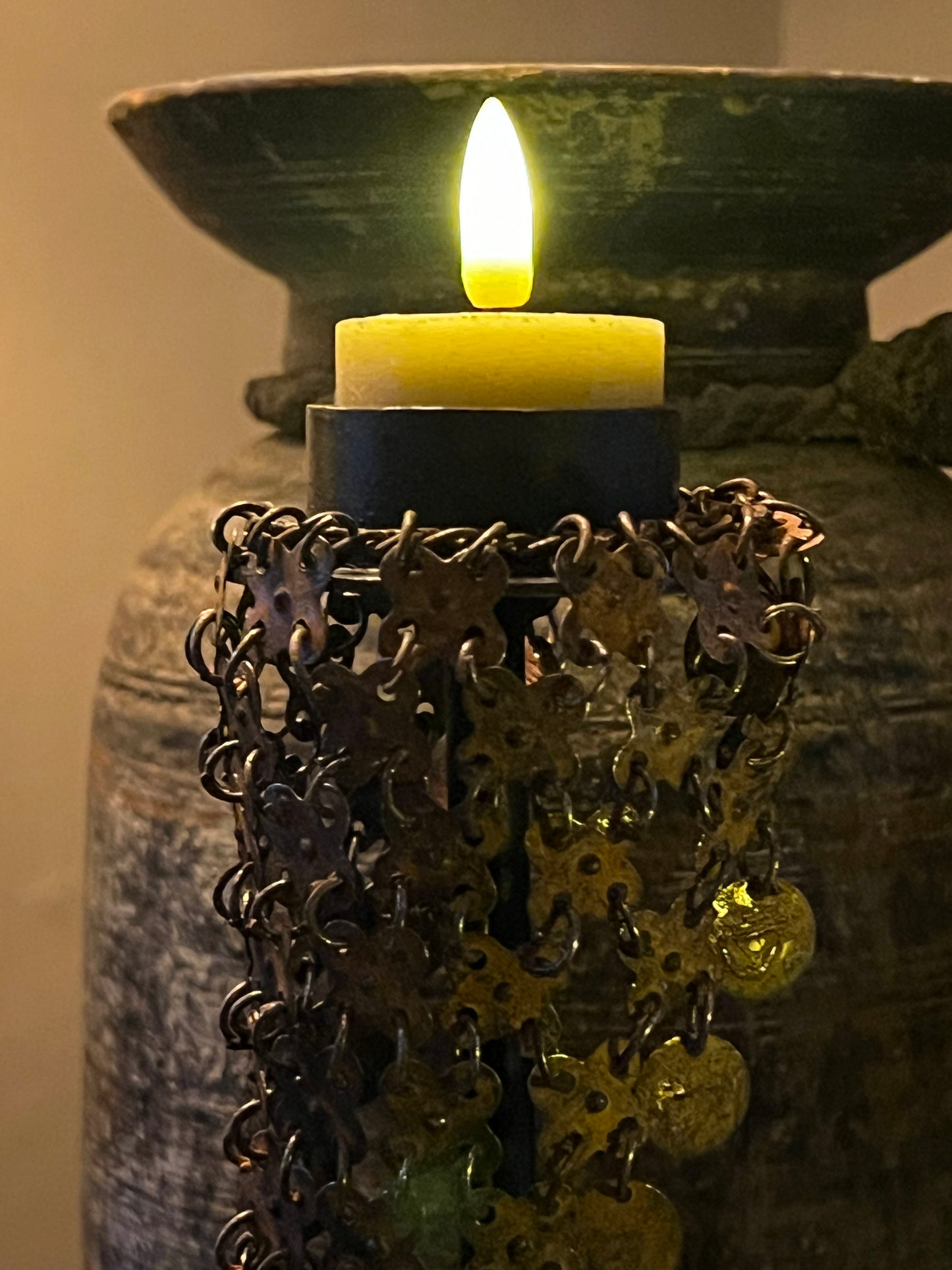 Candlestick with sequin chain