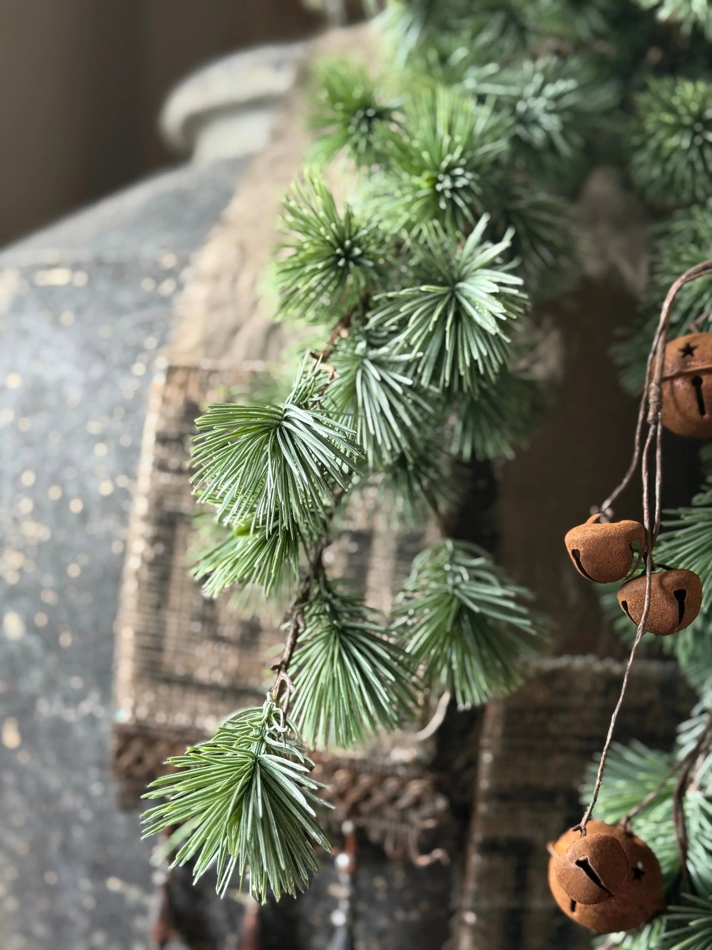 Artificial larch tuft