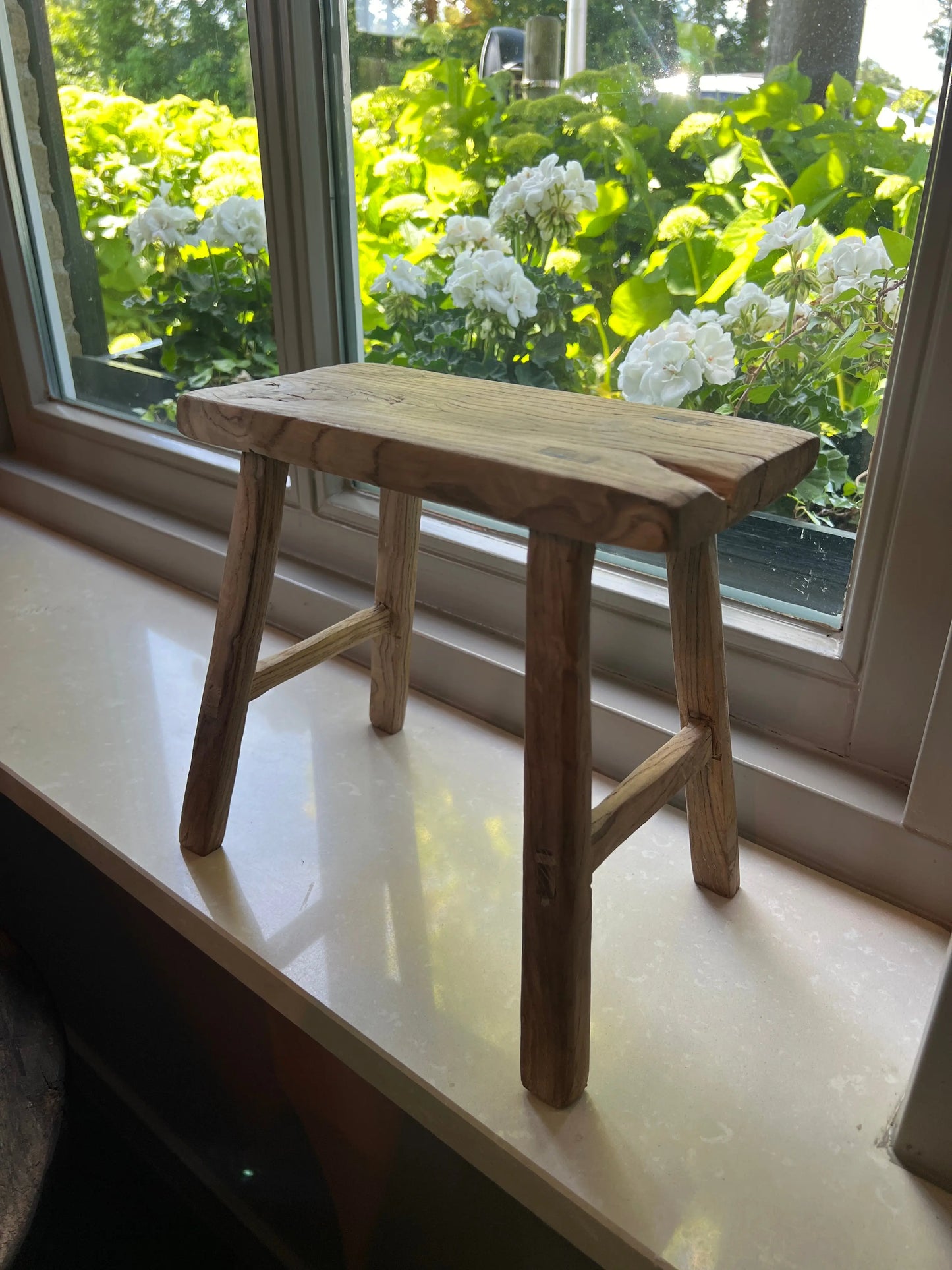 Hocker auf der Fensterbank