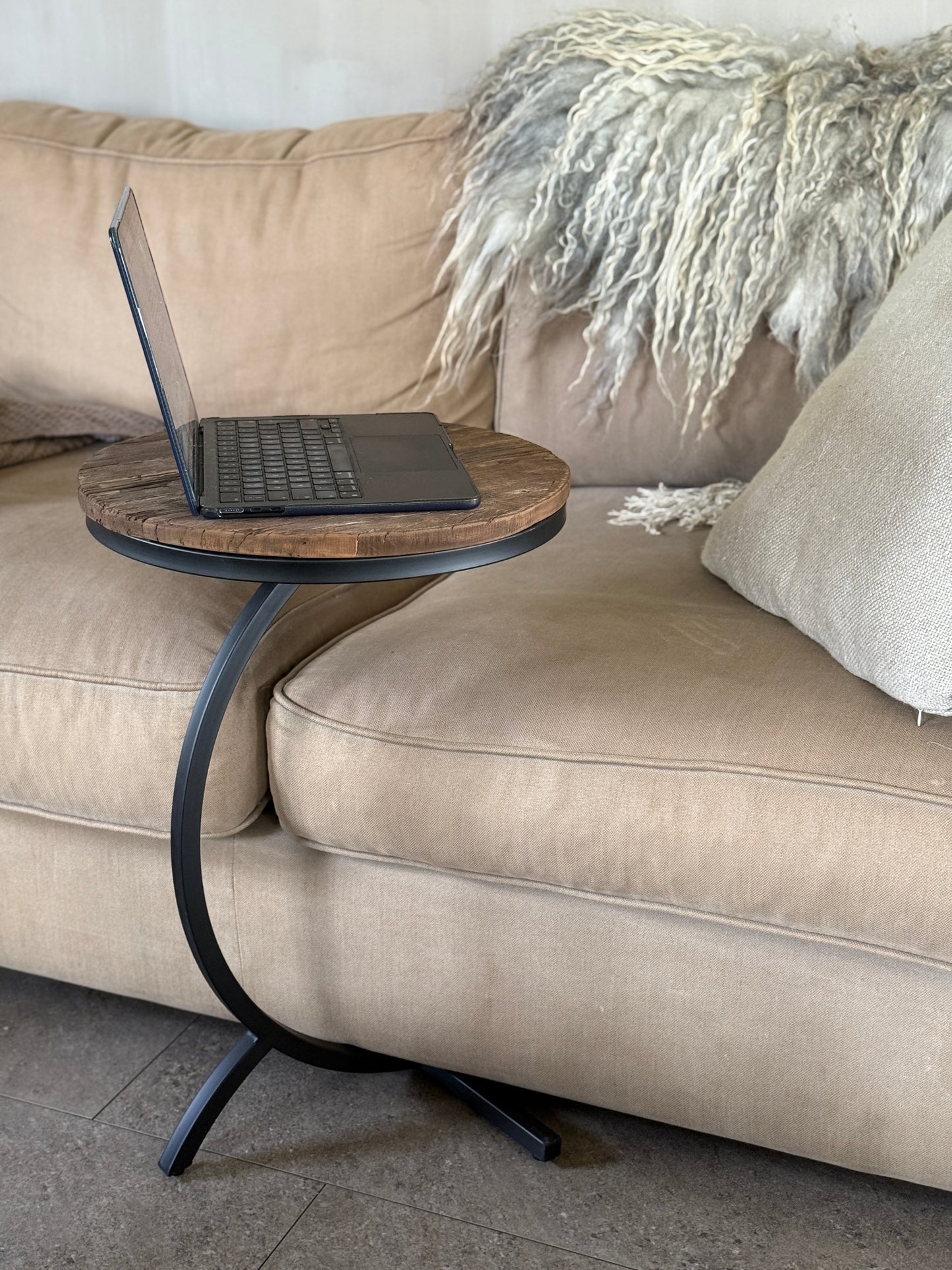 Bijzettafel Napels – verweerd hout & zwart metaal