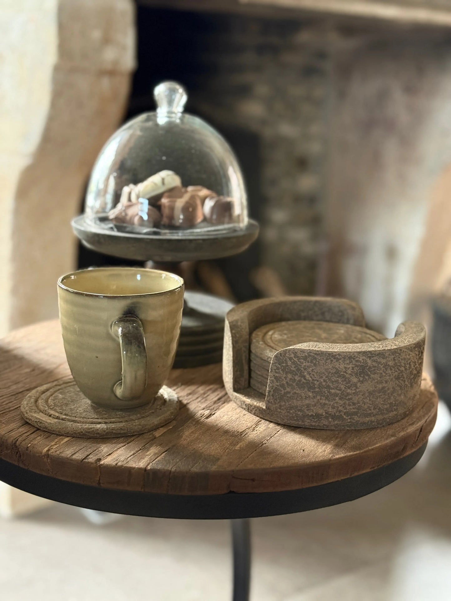 Untersetzer-Set aus Holz mit Halter