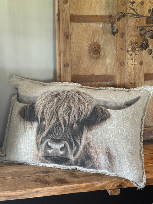 Shabby Scottish Highlander Cushion – 40x60 cm