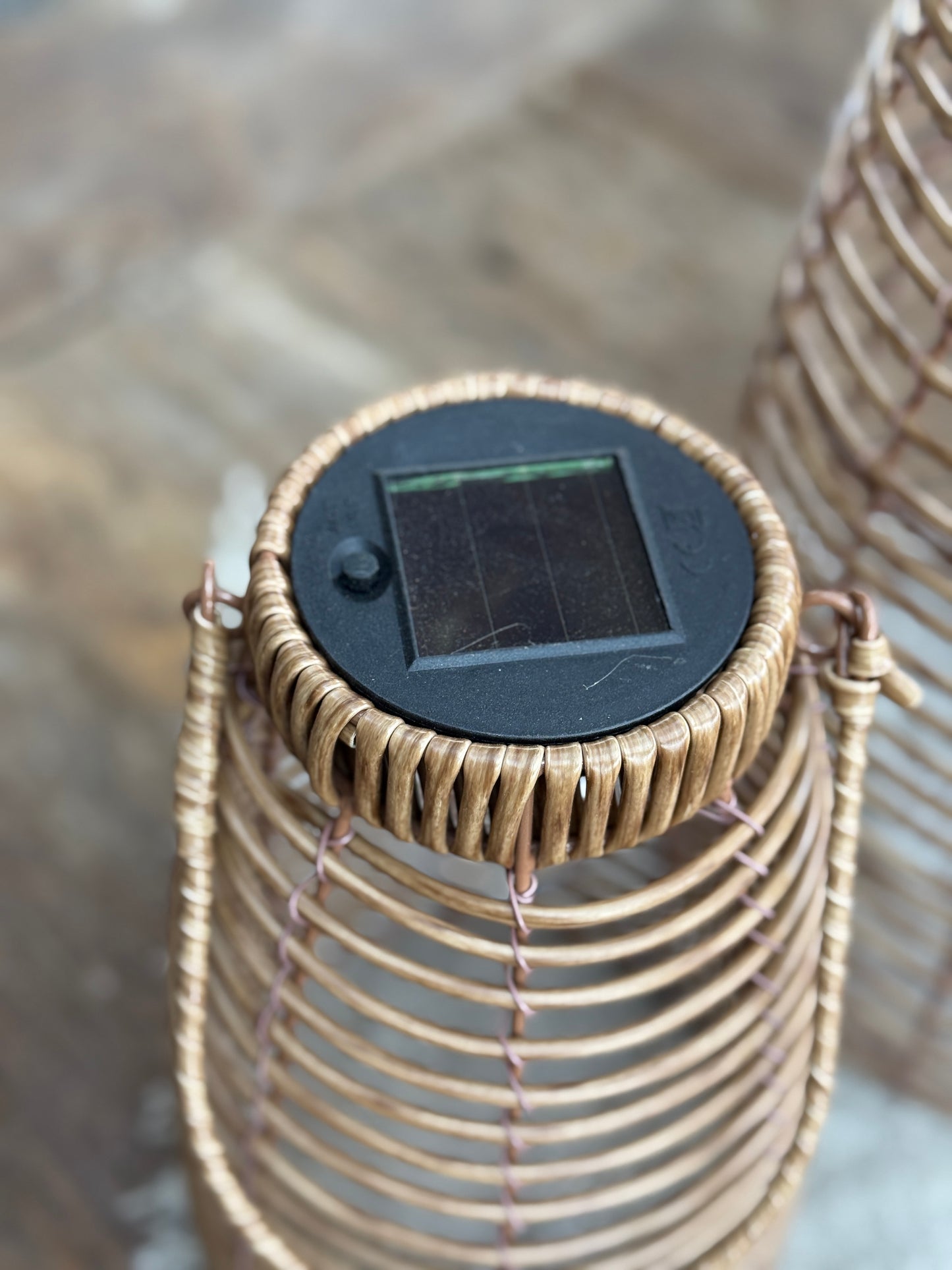 Anke solar lamp - Available in 2 sizes