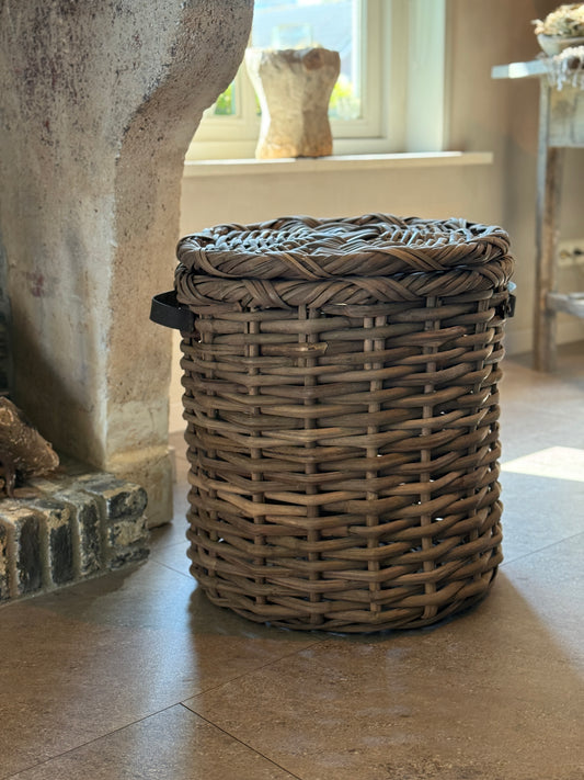 Rattan basket with lid and leather handles, available in 3 sizes - Be-Uniq