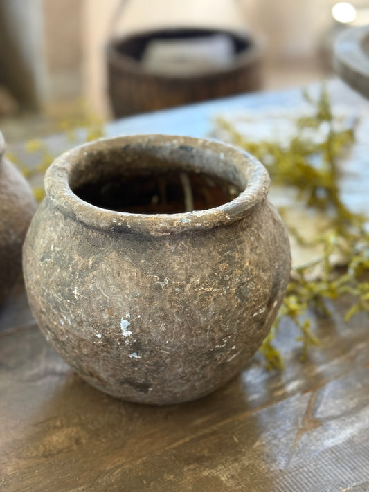 Uniek oud kruikje van Be-Uniq uit India – verweerd bruin (LH02) Rechter op de afbeelding