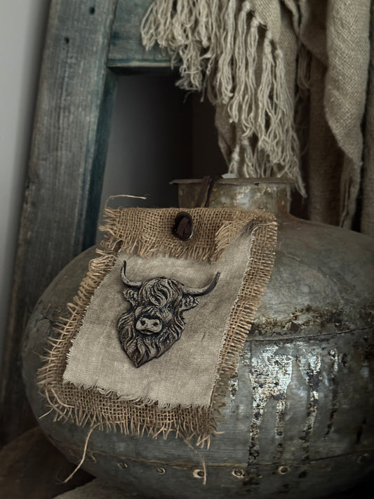 Chalk cloth with highlander