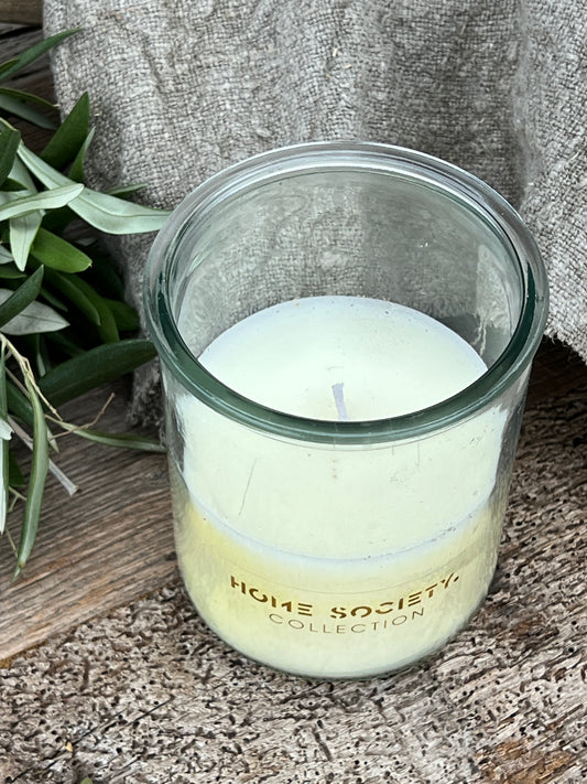 Kerze im Glas, gebrochenes Weiß