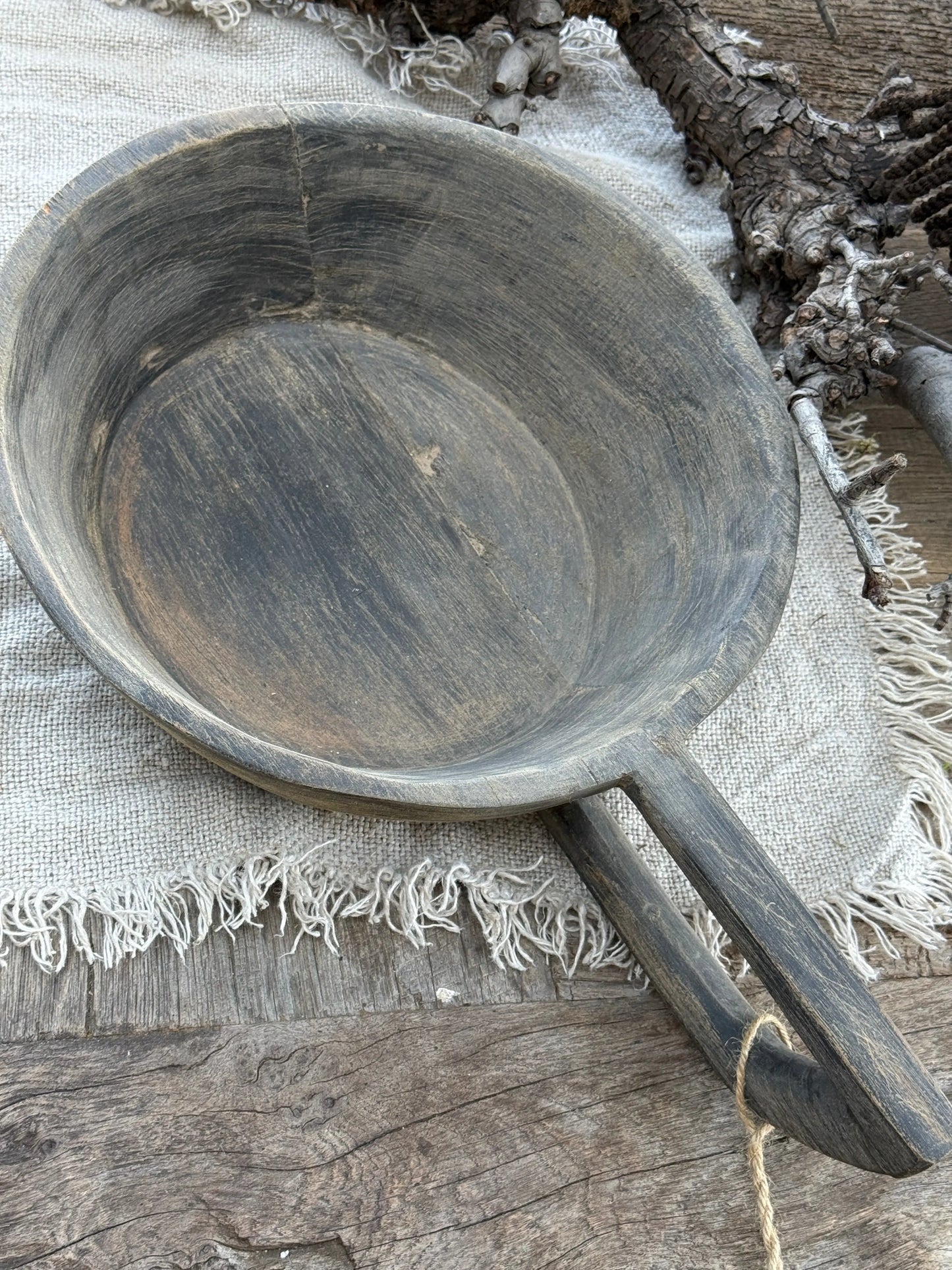 Weathered wooden tray with handle - Trapa Living (LH001)