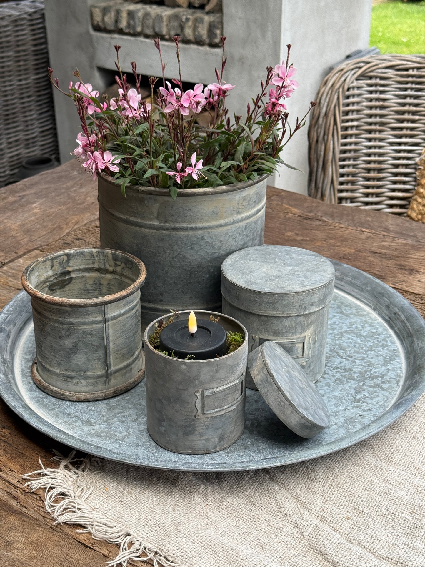 Metalltablett – vergrauter Zinkfarbton – 50 cm.