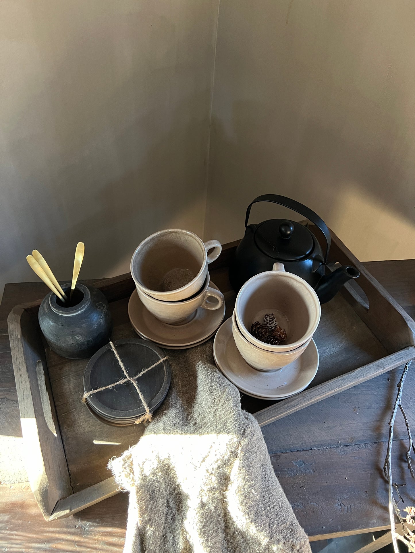 Wooden tray, Aura Peeperkorn