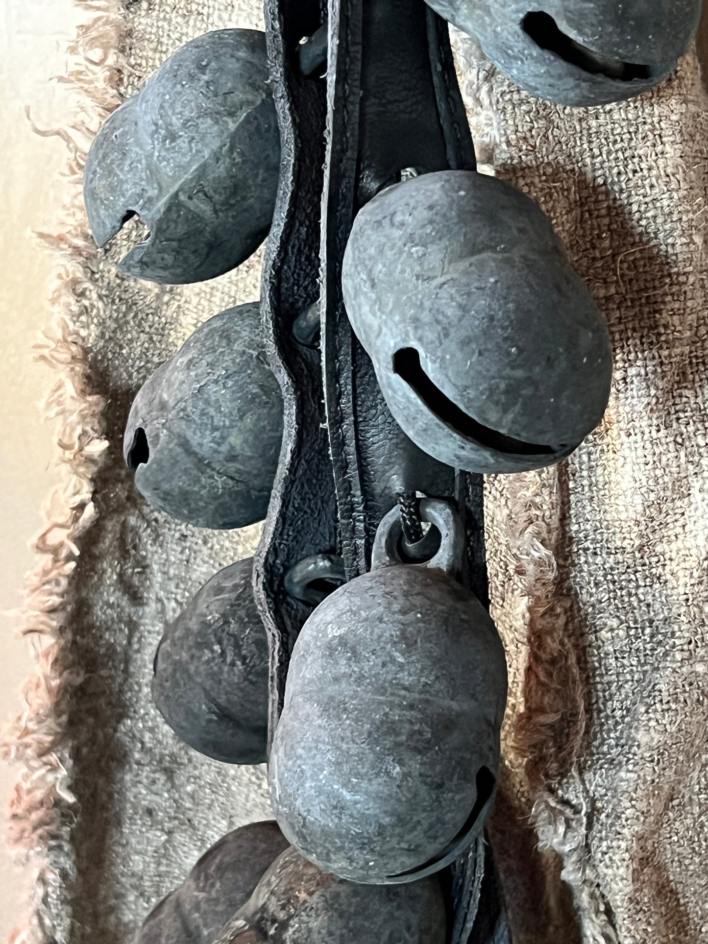 Old Camel Bells on Leather Belt – S (approx. 90 cm) Aura Peeperkorn