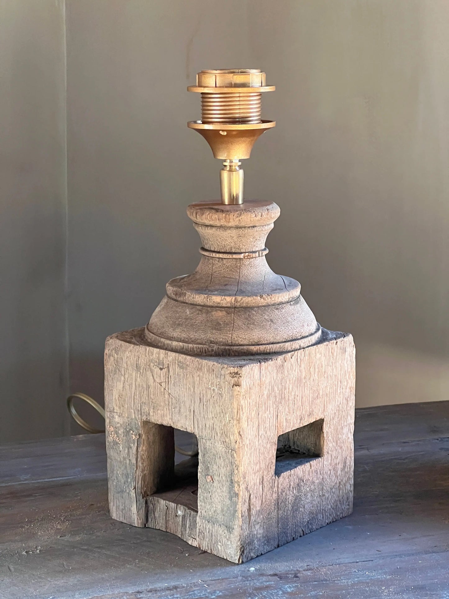 Tafel lamp oude trapbaluster, Aura Peeperkorn (nr.2)