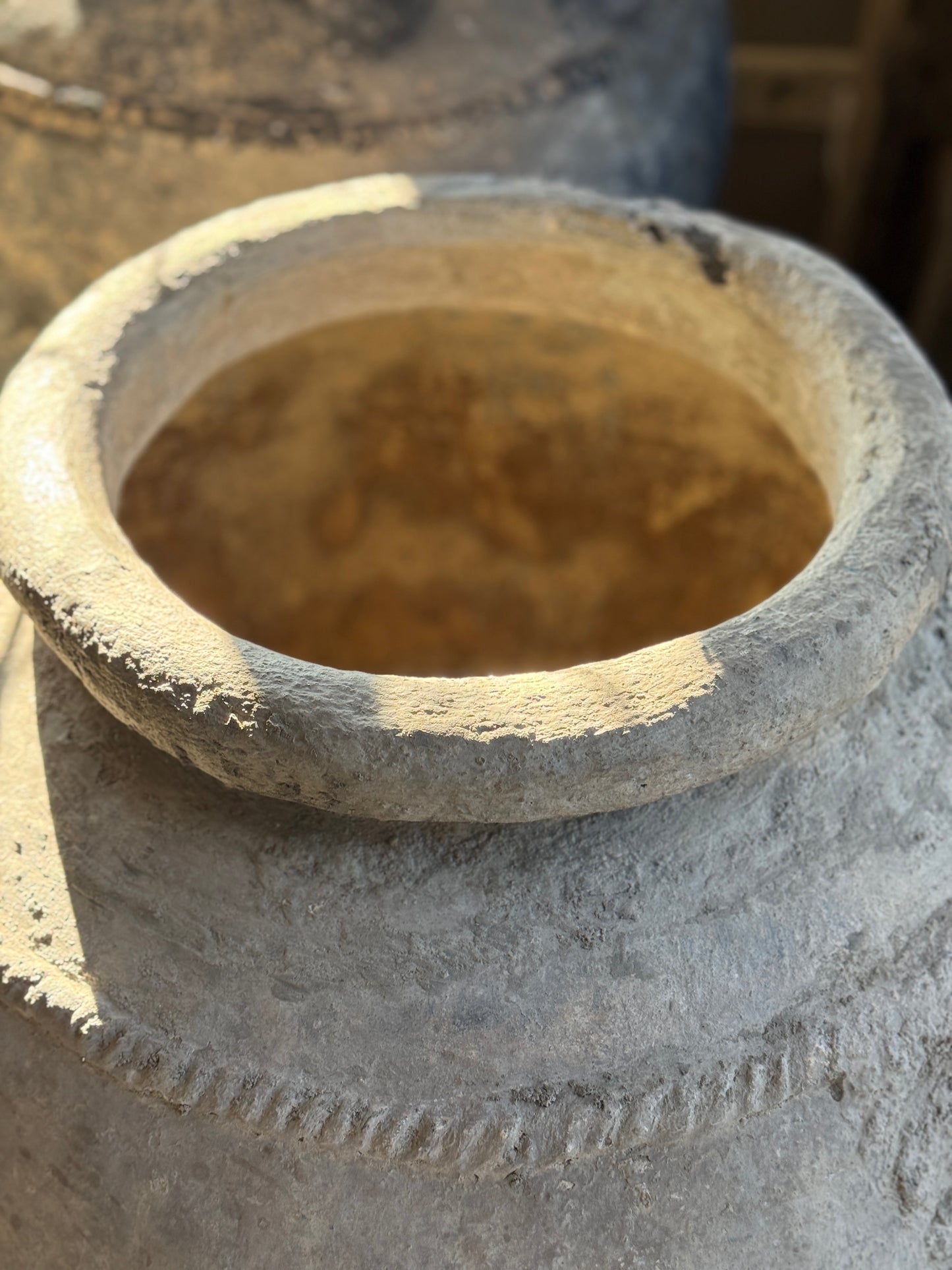 Authentic water jug (I)