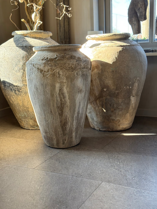 Authentic water jug (I)