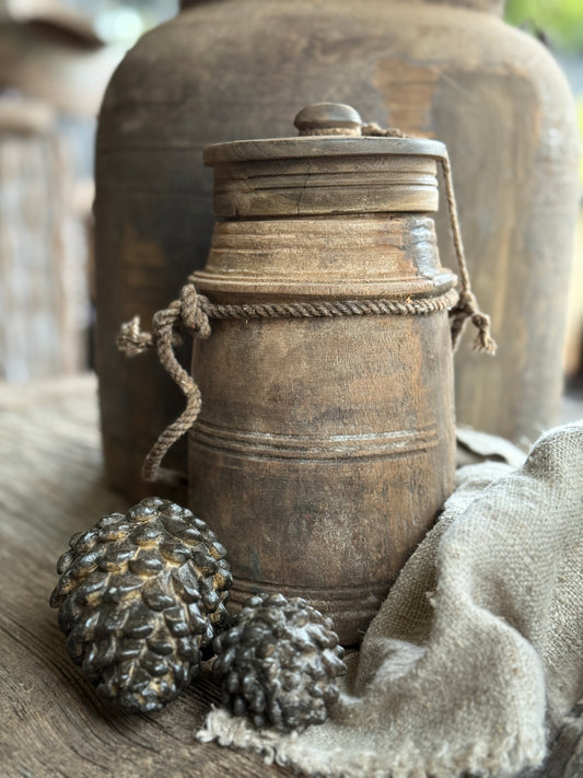 Old Nepalese pot with lid (LH6)