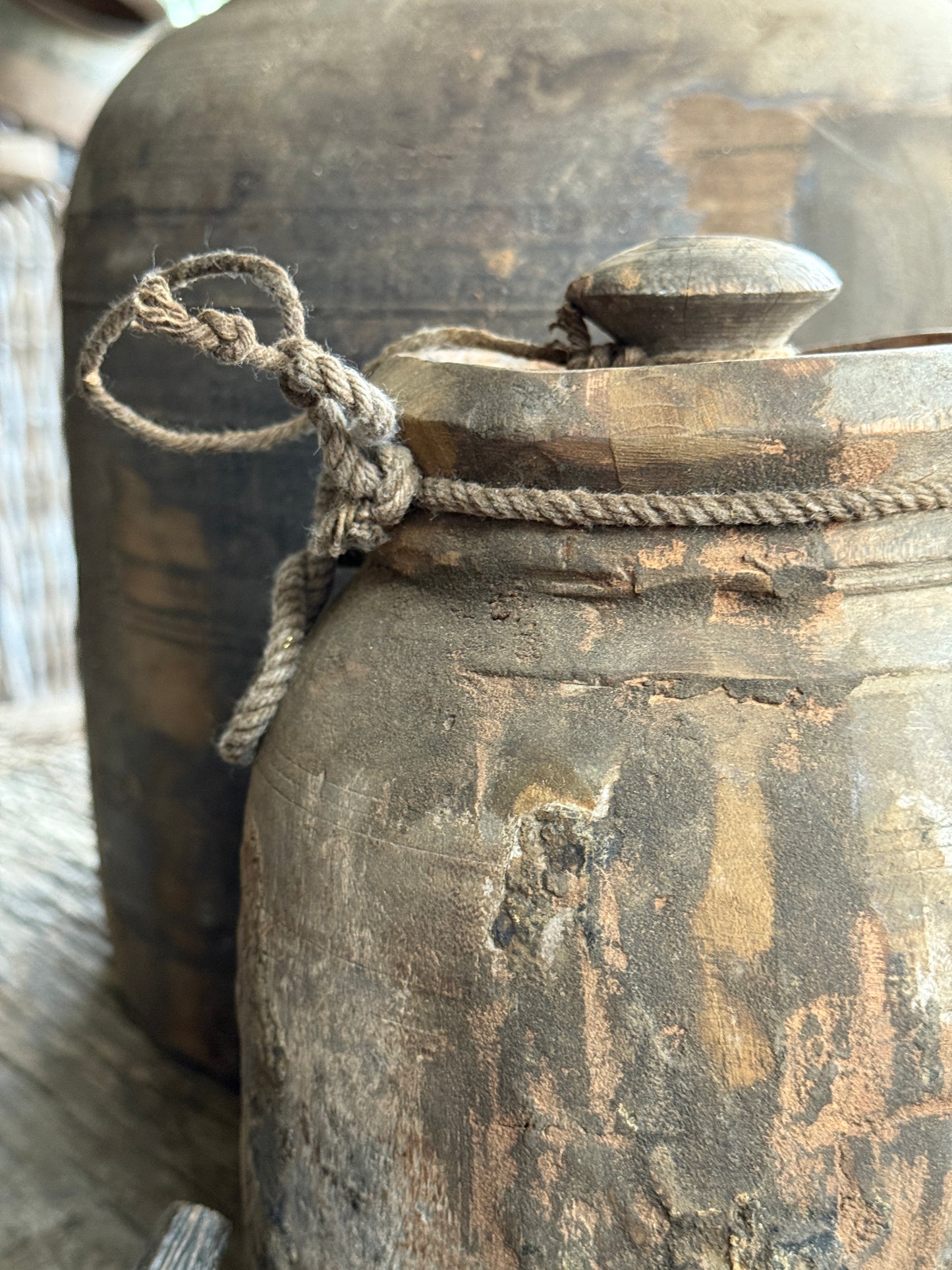 Old Nepalese pot with lid (LH7)