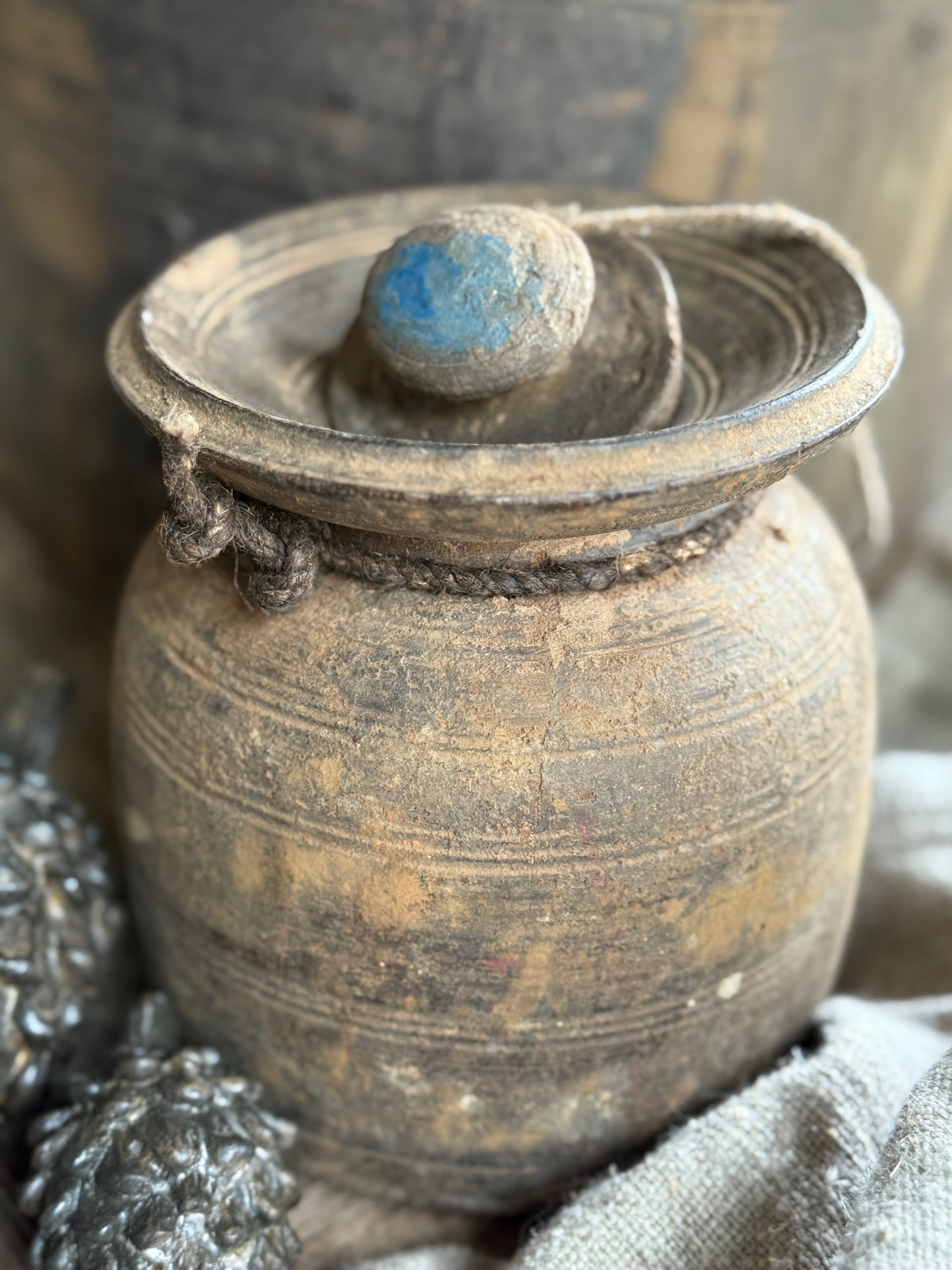 Old Nepalese pot with lid (LH9)