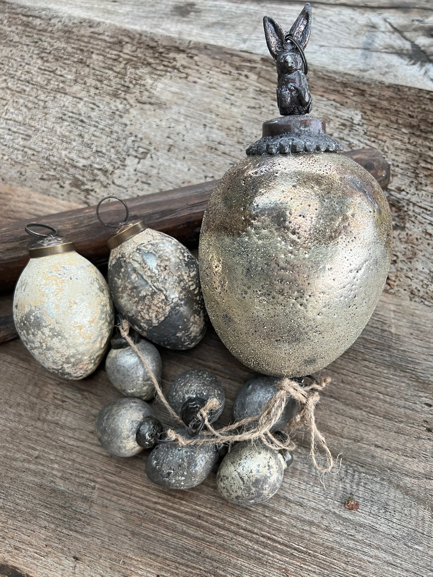 Egg rabbit gold L (the large egg in the photo)