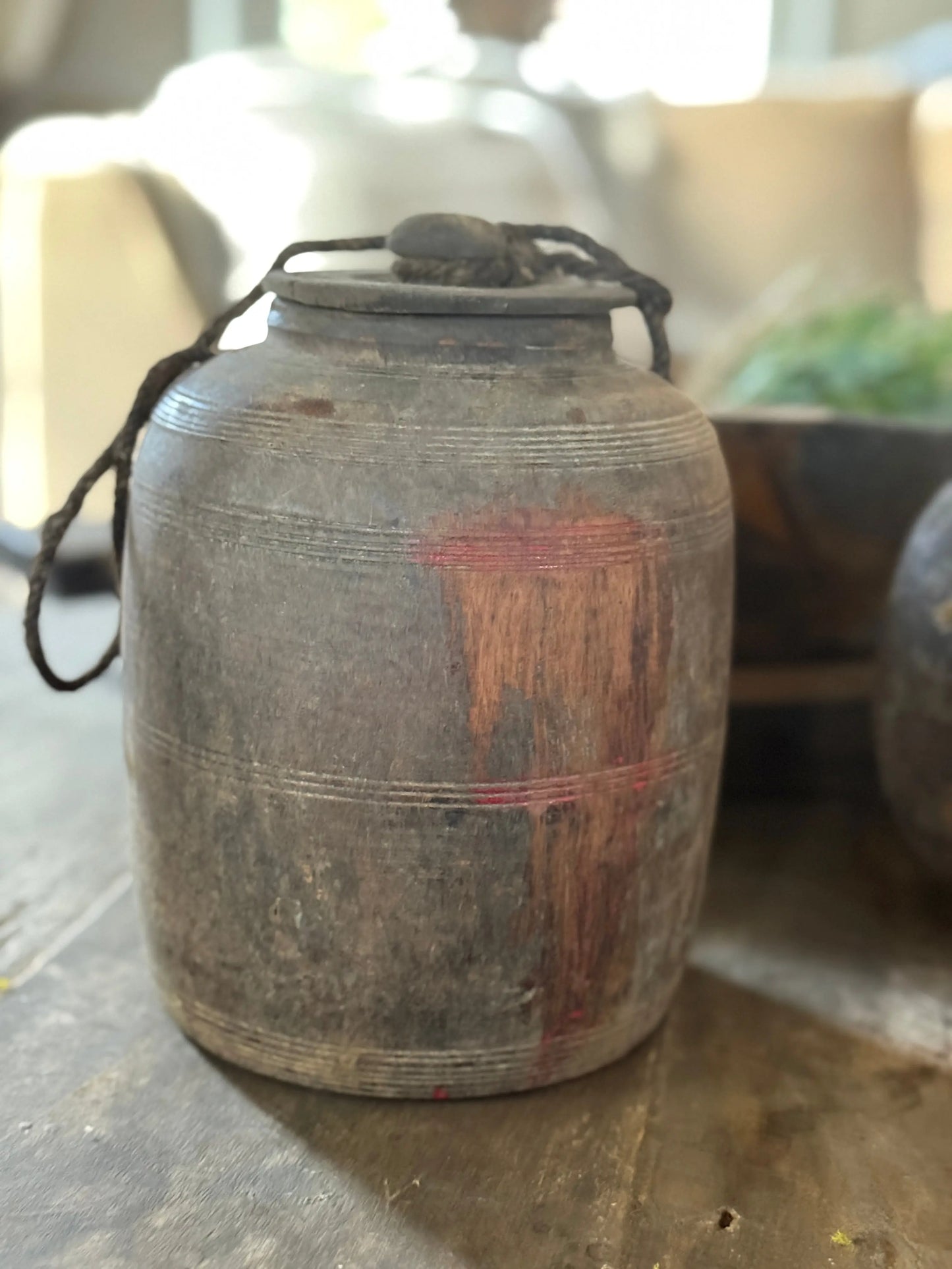 Old Nepalese pot with lid - Trapa Living (LH13)