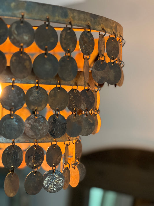 Round disc lamp, including fitting