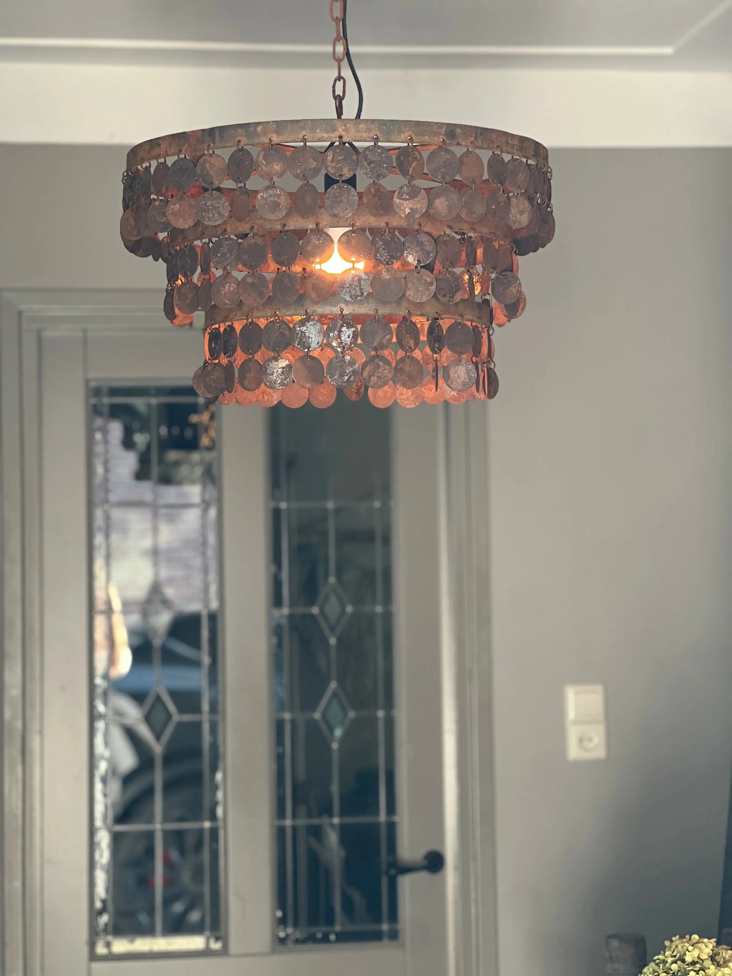 Round disc lamp, including fitting