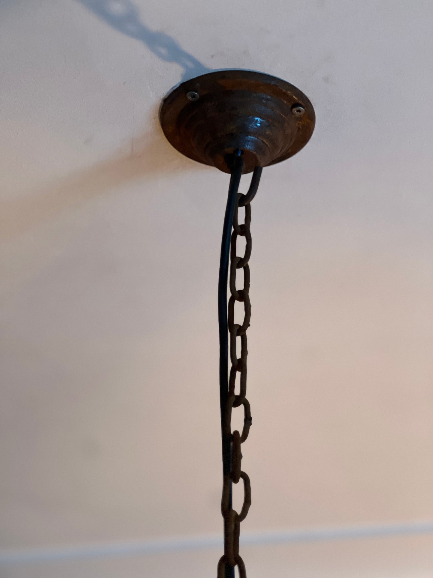 Round disc lamp, including fitting