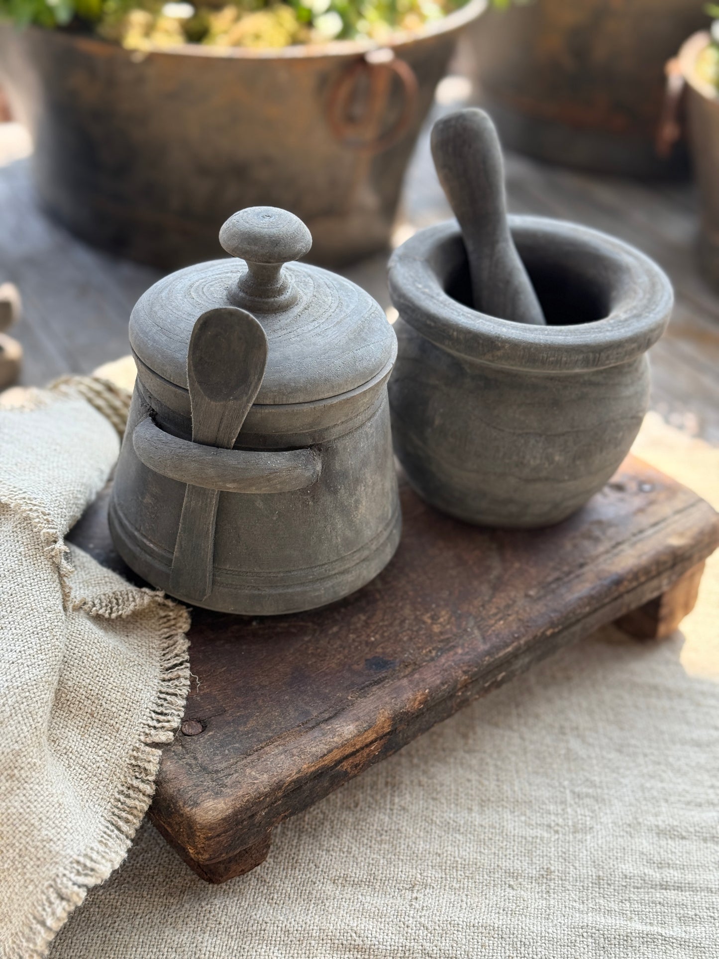 Wooden Pot with Spoon – Aura Peeperkorn