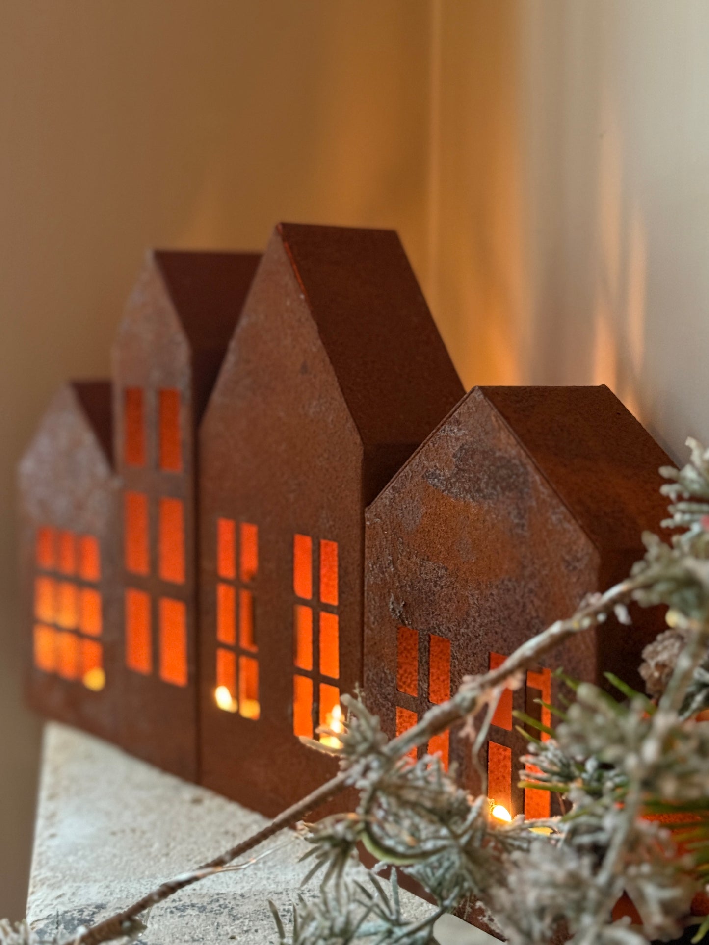 Row of 4 rusted Amsterdam houses