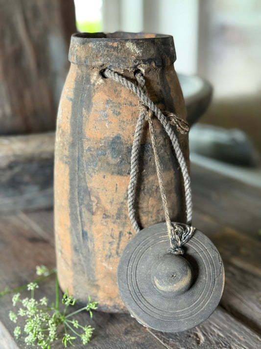 Nepalese pot with lid (B6)
