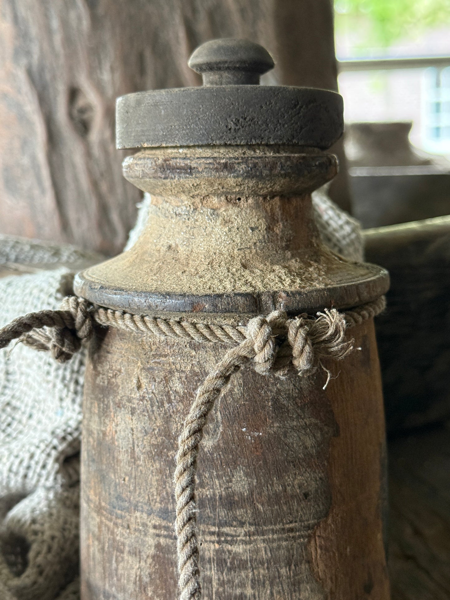 Nepalese pot with lid (B9)
