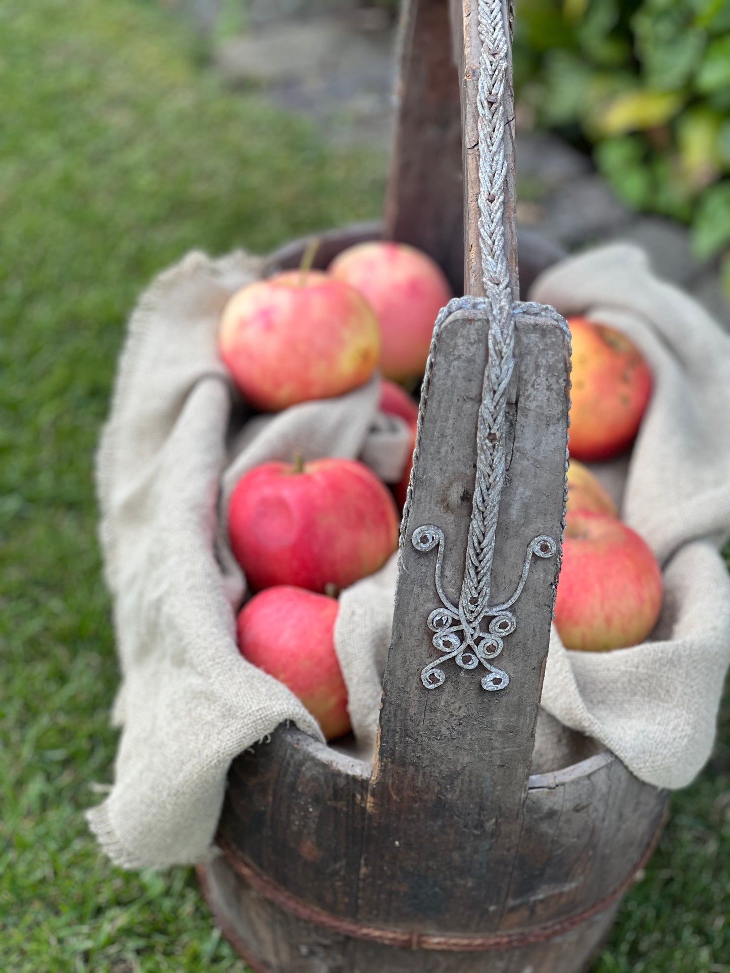 Old olive box with handle (02)