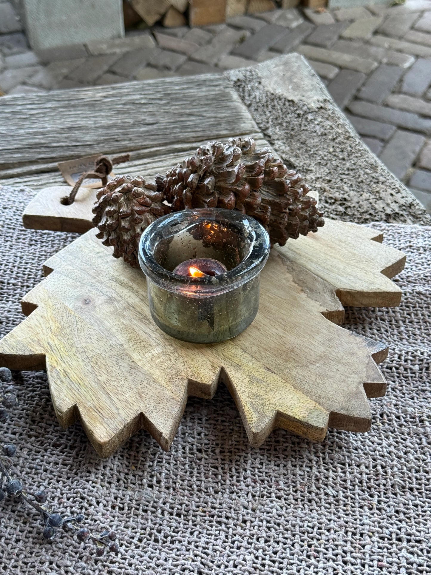 Hölzernes Serviertablett Herbstblatt