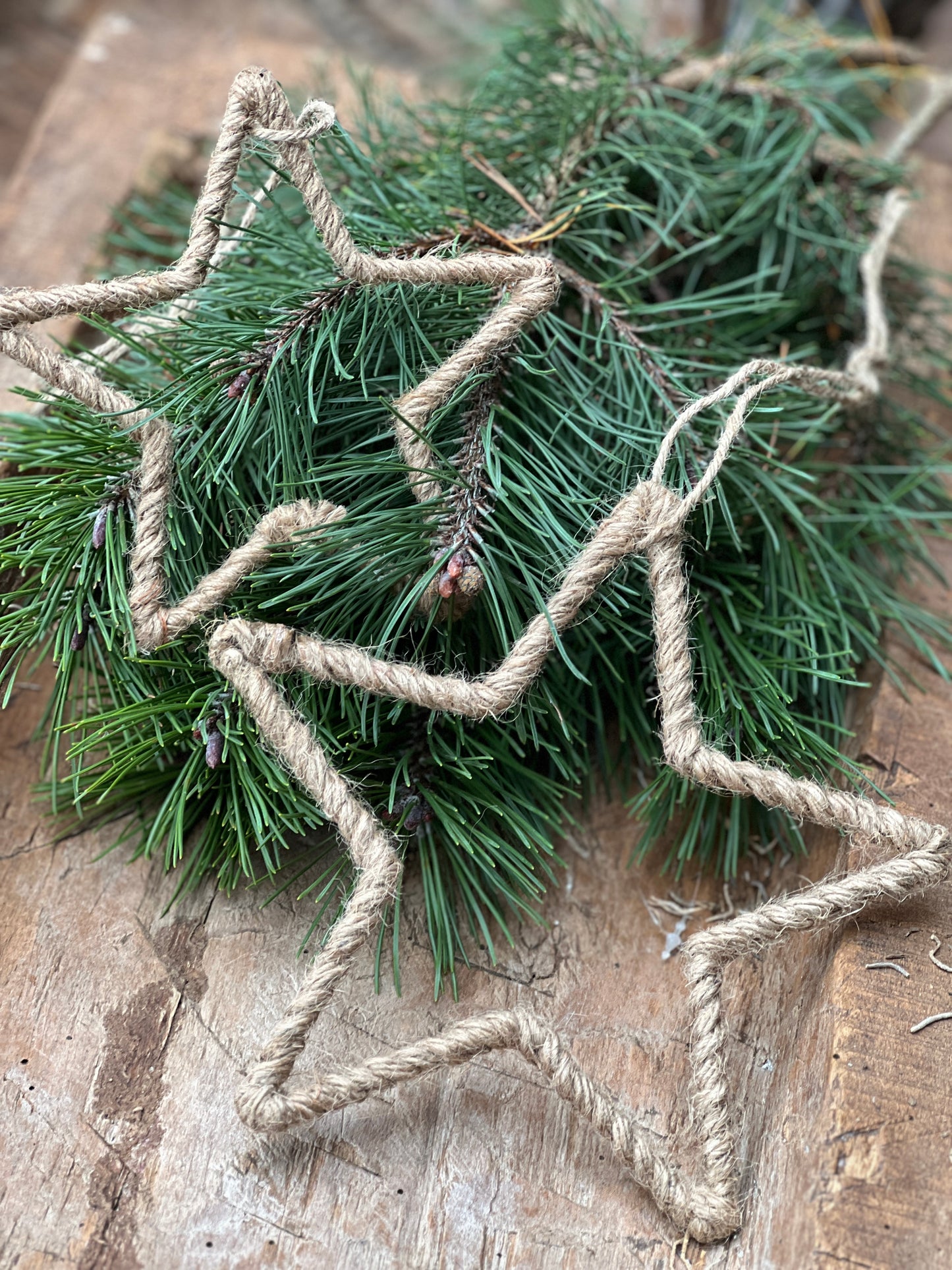 Star pendant made of rope