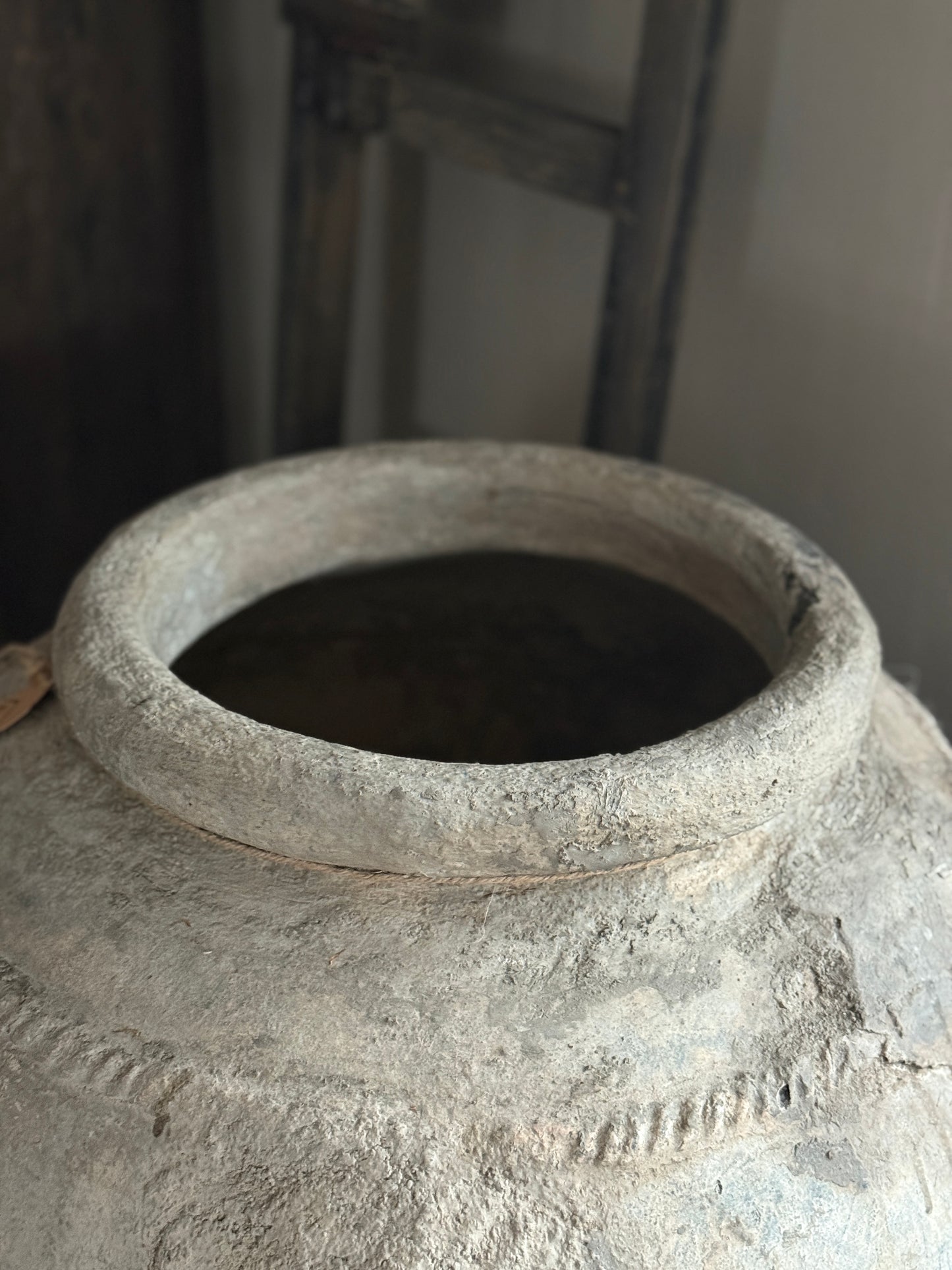 Authentic water jug (I)