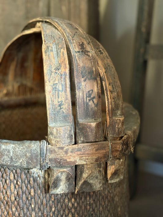 Authentieke Chinese mand met hengsel