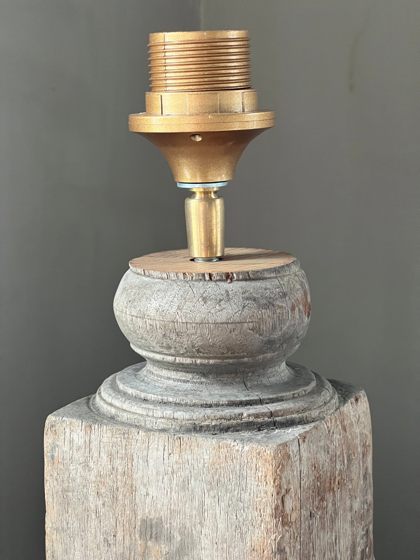 Table lamp old stair baluster, Aura Peeperkorn (03)