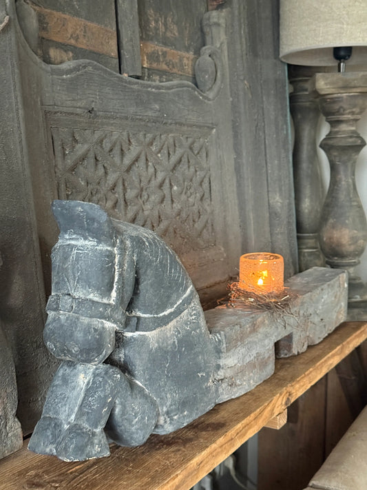 Oud houten paard uit India – Aura Peeperkorn