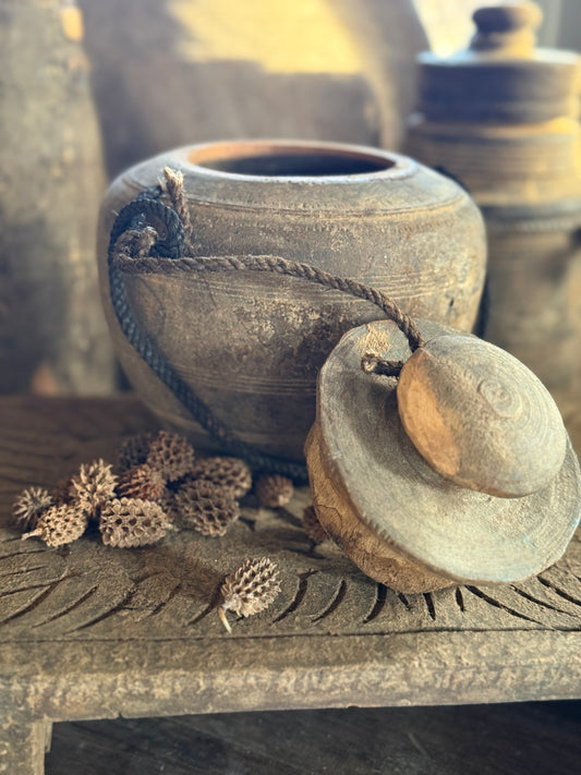 Oud Nepalese Pot met Deksel (LH16)