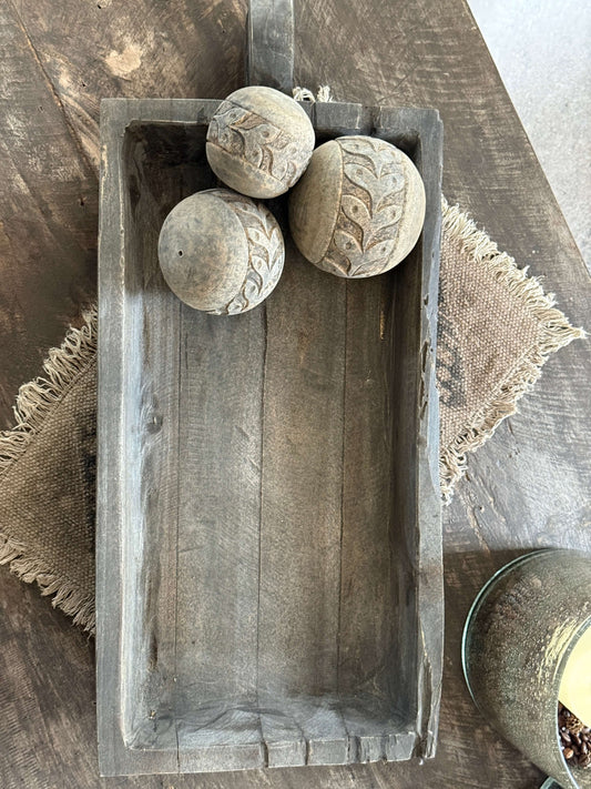 Oude houten bak / trog met handvat – vergrijsd