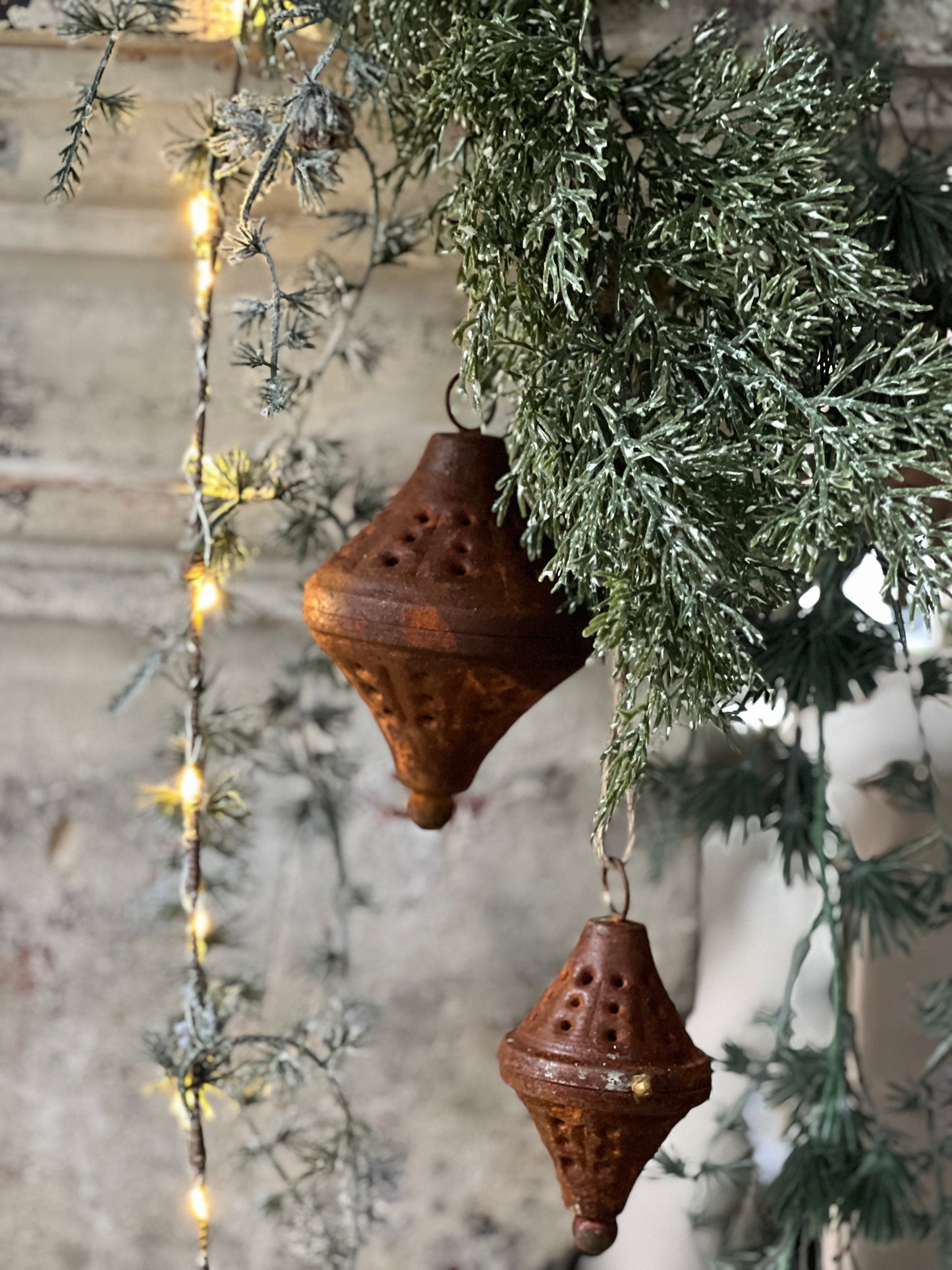 Rusted Ornament Hanger – Available in 2 Sizes