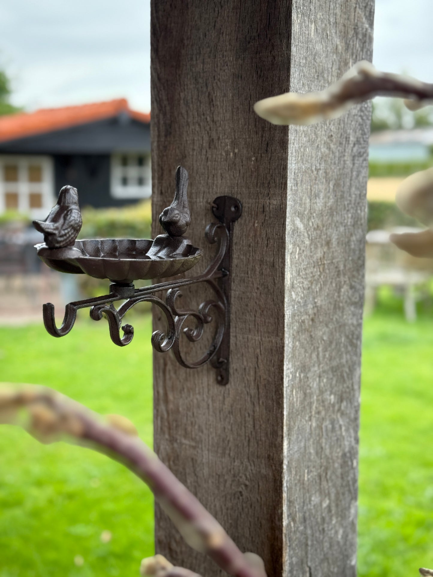 Bird feeder/drinking bowl on wall mounting – wrought iron – 25x28x14 cm