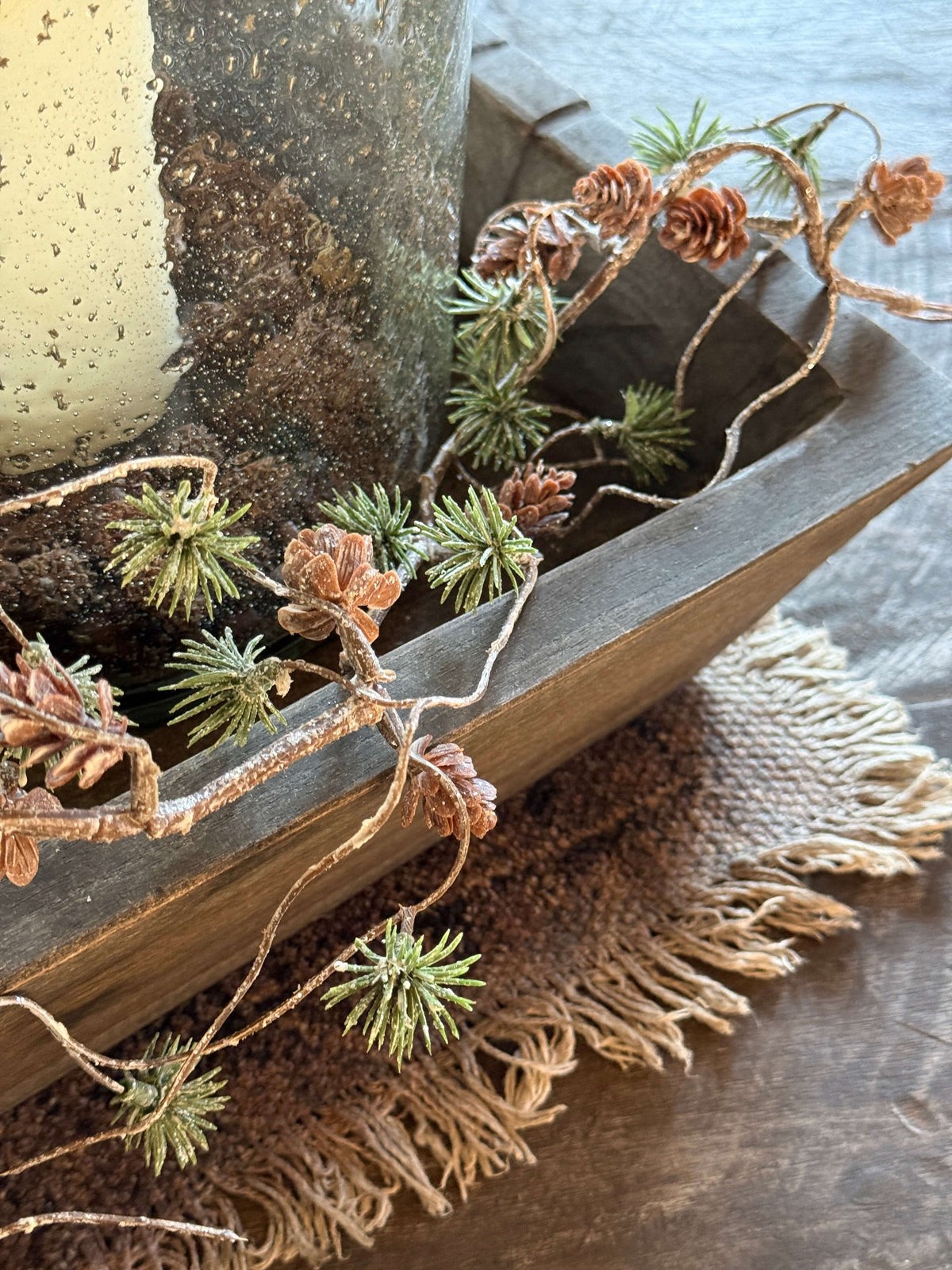 Winterse guirlande met dennenappeltjes en pinus- circa 120 cm.