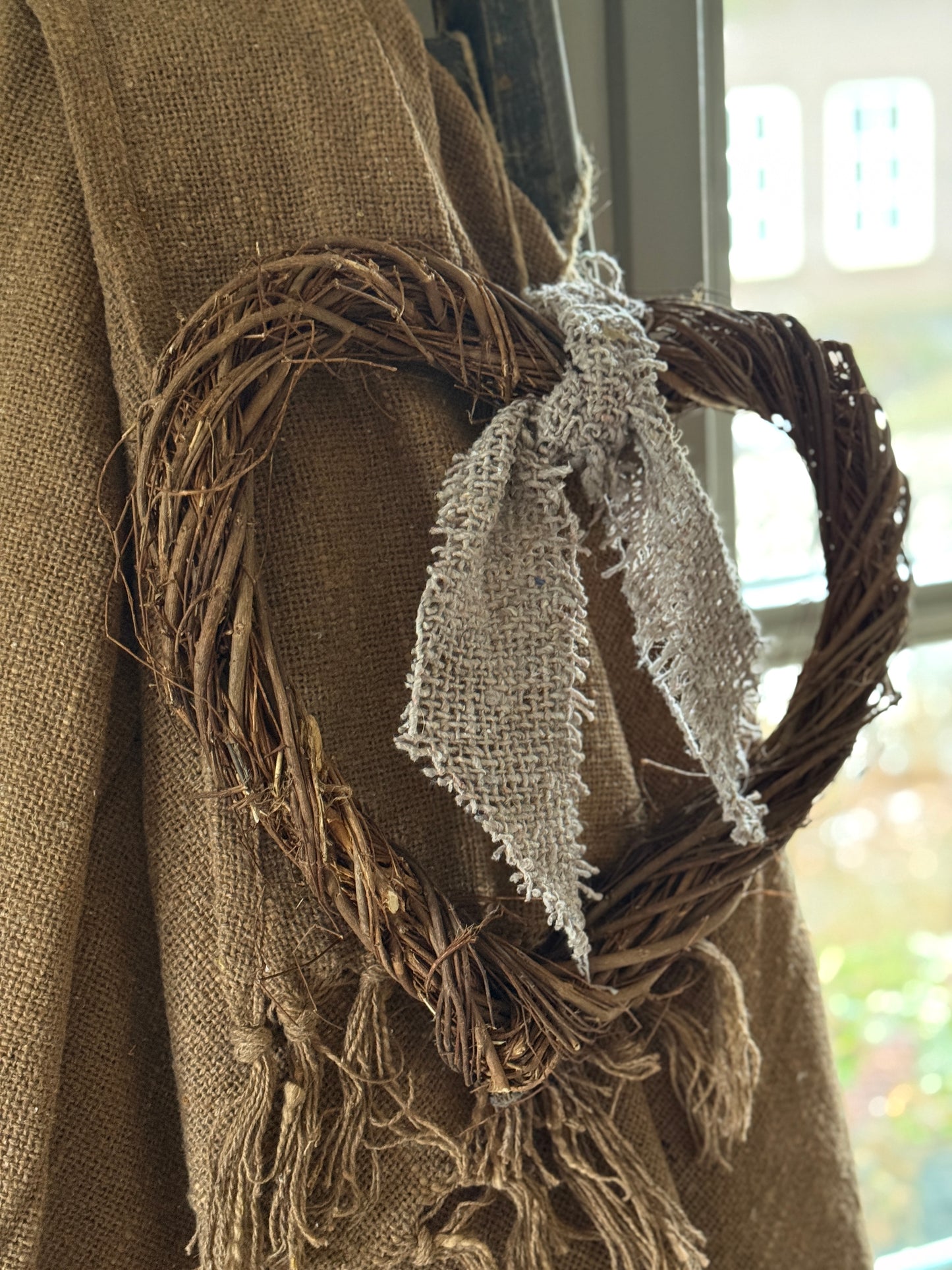 Wilgenhouten hart met shabby lint