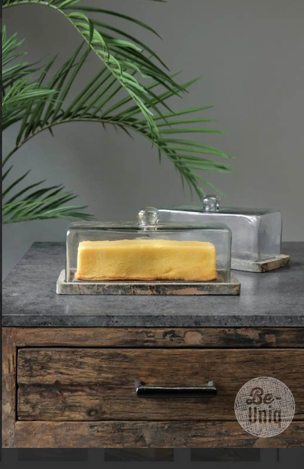 Glazen cakestolp met houten plateau – Be Uniq