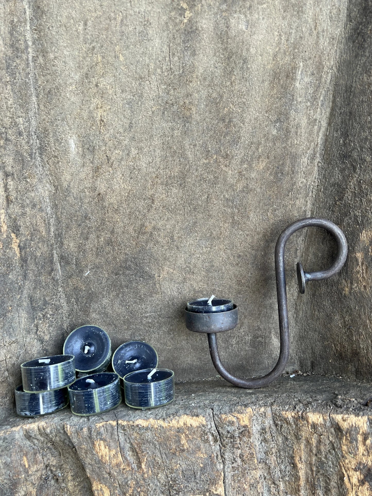 Tea lights black, bag of 60 pieces, 4 cm.