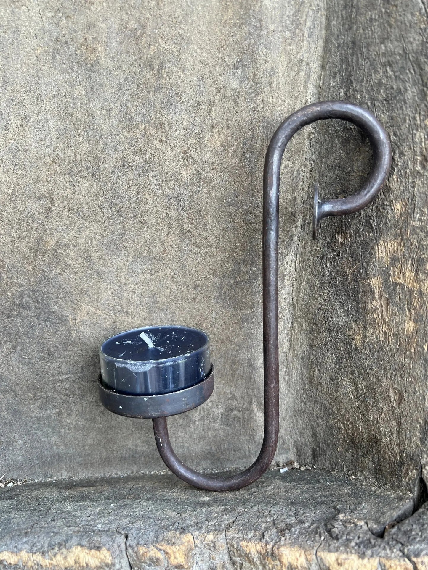 Teelichthalter, Teelichtlicht 6 cm. Länge 20 cm.