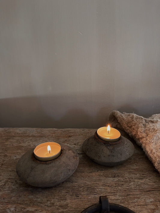 Wooden waxine holder