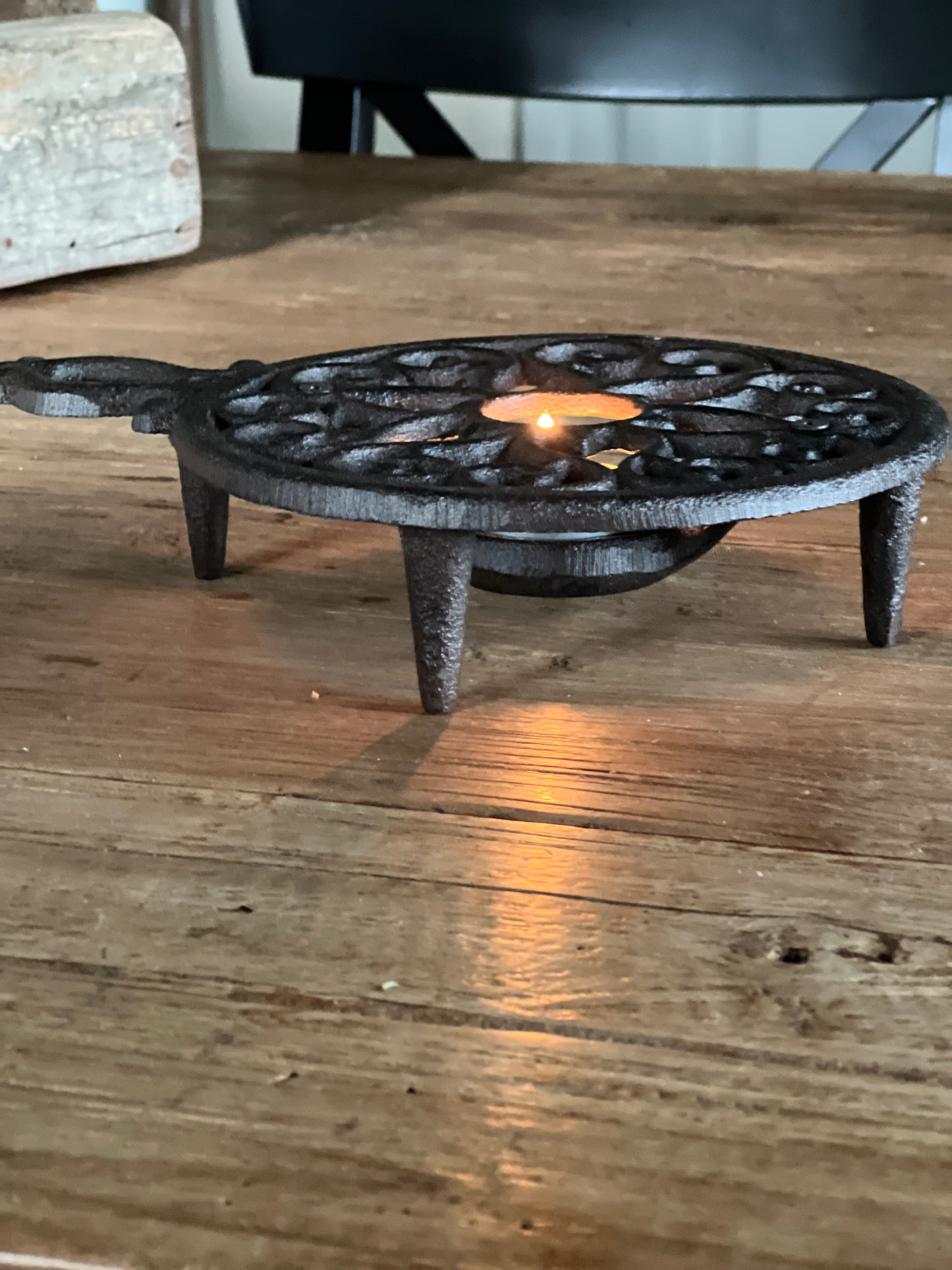 Wrought iron warming plate round